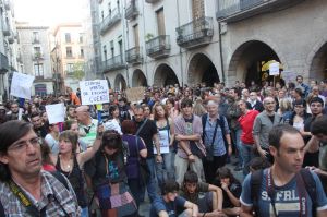 Uns 600 'indignats' es van concentrar a la plaça del Vi de Girona