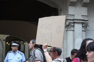 Uns 600 'indignats' es van concentrar a la plaça del Vi de Girona