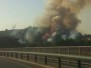 Des de l'accés est de la ciutat és on s'han vist més les flames