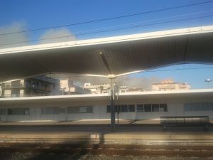 L'incendi tenia aquest aspecte des de l'estació de la Renfe de Girona