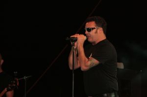 Primer concert de la nit del dissabte 23 de juliol a l'Era de Cal Cigarro (Salt) a càrrec de 'Seguridad Social'