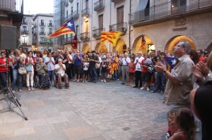 Final de lectura del manifest redactat per Òmnium Gironès