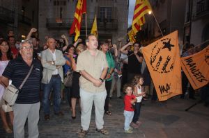 El portaveu d'ICV a Girona, Joan Olòriz, ha estat el primer en cantar "Els Segadors"