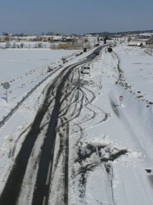 Mica en mica els vehicles atrapats a la C-65 varen aconseguir escapar de la carretera