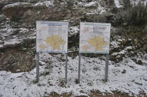 La neu que ha caigut aquest matí ha emblanquinat el paisatge de la zona de Sant Pere de Rodes