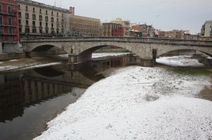 Aspecte que presentava els laterals del riu Onyar al seu pas per Girona