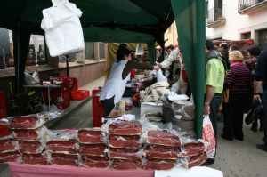 Una de les parades d'embotits de la fira celebrada a Bescanó