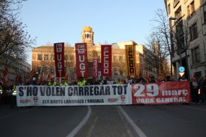 Unes 15.000 persones s'han manifestat pels carrers de Girona en contra la reforma laboral