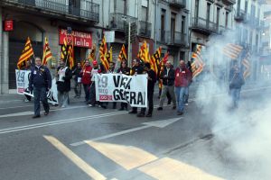 Piquets informatius han recorregut en manifestació els carrers de Girona
