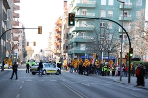 Concentració dels sindicats majoritaris a la carretera Barcelona on han organitzat una botifarrada