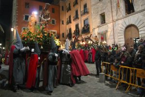 La processó del Sant Enterrament, on hi prenen part més de 1.200 persones i 119 soldats de la milícia romana, és l'acte central de la Setmana Santa gironina