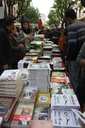 Una parada de llibres a la Rambla de Girona