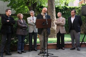 L'escriptor Josep M. Fonalleras durant la seva intervenció a l'esmorzar de Sant Jordi al palau Solterra de Girona