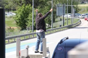 Algunes persones eufòriques han demanat als conductors que no paguessin