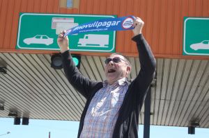 Persones de totes les edats han cridat consignes contra els peatges