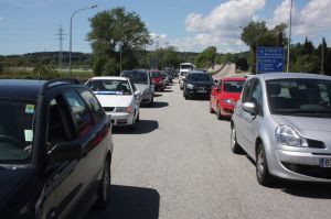 Les cues de cotxes s'han allargat fins a la sortida de l'autopista
