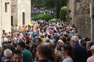 Els carrers del Barri Vell s'han quedat petits