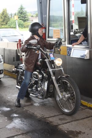 Un motorista que ha volgut sumar-se a la campanya