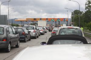 Centenars de vehicles han deixat la sortida de Girona Sud col·lapsada