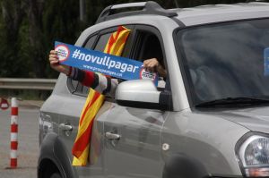 Un turisme abans de superar el peatge