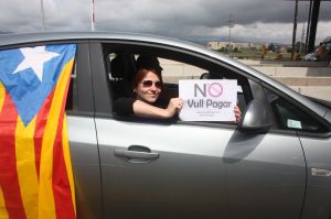 Un vehicle abans de superar el peatge