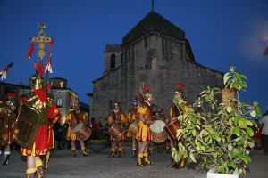 Manaies davant del monestir de Sant Pere