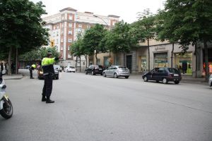 La manifestació ha obligat a tancar la plaça de l'Hospital de Girona als vehicles que circulaven per la Gran Via Jaume I