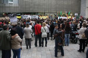 La manifestació ha acabat davant la delegació de la Generalitat a Girona