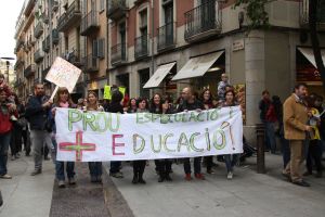 La protesta al seu pas pel carrer Santa Clara de Girona