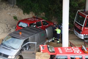 El moment en què s'ha carregat el cadàver del camioner al vehicle funerari