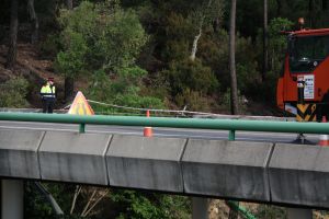 El punt per on el camió ha sortit de la C-25, a l'alçada d'un viaducte