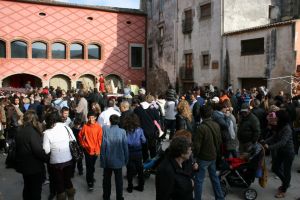 L'espectacle infantil va tenir l'atenció tan dels més petits com dels grans.