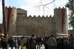 El castell medieval de Calonge, utilitzat com a context dins la Fira Medieval