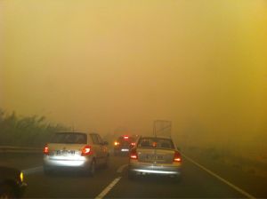 Visibilitat pràcticament nul·la a la carretera propera a la Jonquera