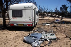 Una de les poques caravanes que ha sobreviscut a l'incendi de l'Alt Empordà al càmping Les Pedres de Capmany