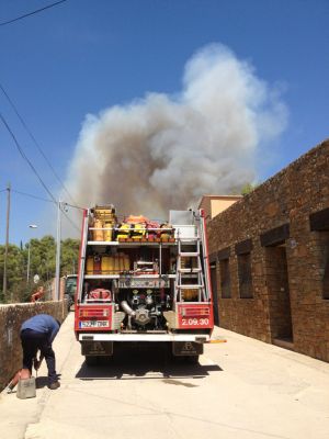 Les flames molt properes al nucli de Vilopriu