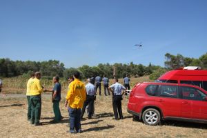 Mossos d'Esquadra, Bombers, ADF i voluntaris han muntat un punt de control al peu de la GI-631 a la sortida de Vilopriu