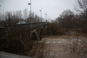 L'intens cabal del riu Ter al seu pas per Sarrià de Ter (Gironès)