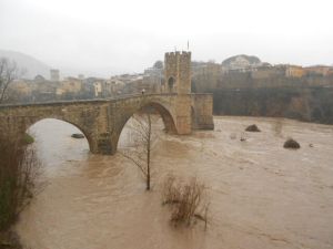 El riu Fluvià al seu pas per Besalú