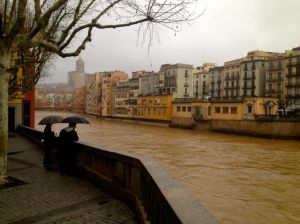 El riu Onyar al seu pas per Girona