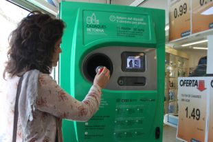 Cadaqués comença la prova pilot de retorn d'envasos