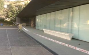 Cau part del sostre d'un centre cívic mentre hi jugaven uns nens