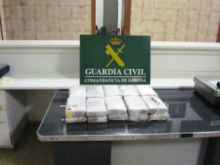 Un detingut a la Jonquera per dur gairebé 23 quilos cocaïna amagada al seu vehicle