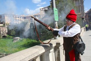 Ripoll es desperta amb el so dels trabucaires i l'olor de pólvora