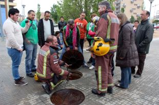 La PAH denuncia una 'guerra de l'aigua' al bloc ocupat de Salt