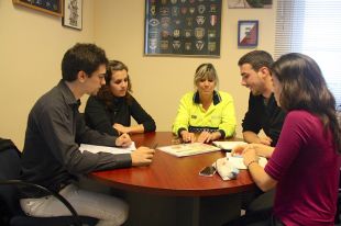 Estudiants de criminologia fan pràctiques amb la Policia Municipal