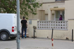 Un home mor intoxicat en un incendi al seu pis d'Empuriabrava