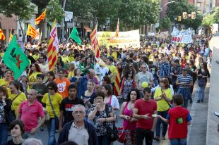 Prop de 3.000 persones es manifesten a Girona per l'Educació
