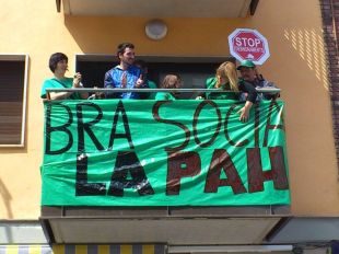 La PAH ocupa un altre bloc d'habitatges, ara a Blanes