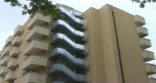 Una anciana mor al caure d'un setè pis a Olot